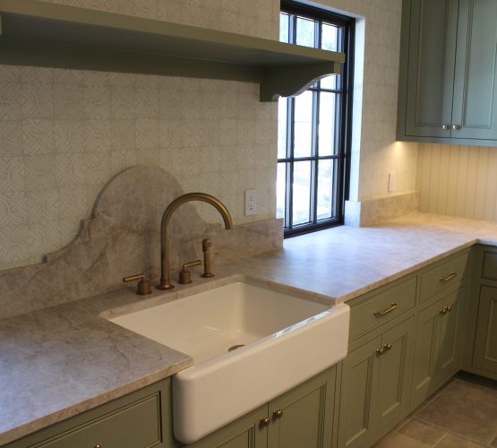 Brushed Quartzite T Profile with Farm Sink